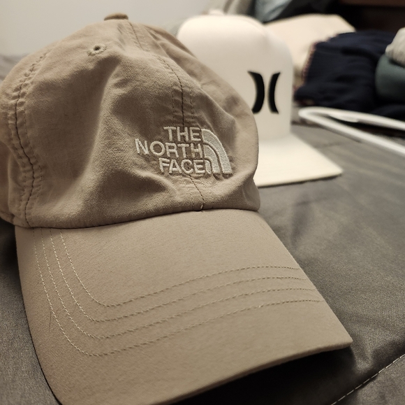 The North face hat - Picture 2 of 3